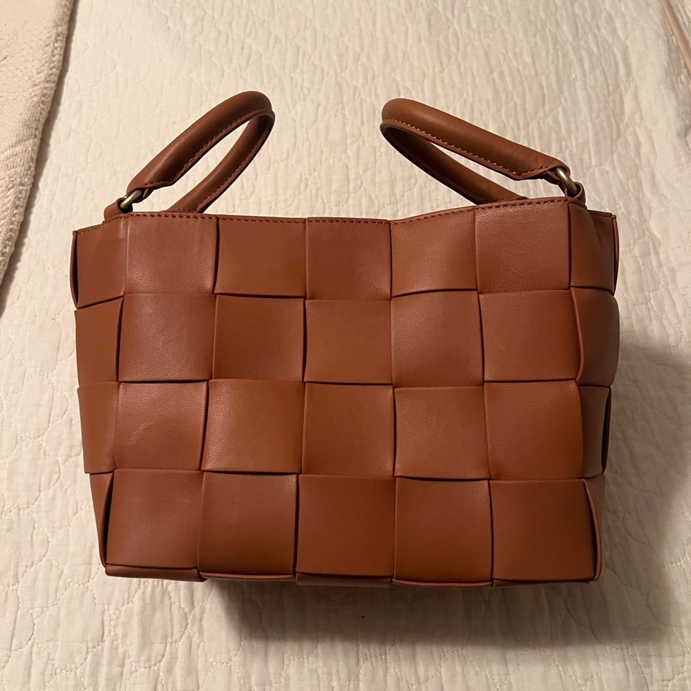 Chic Brown Woven Shoulder Bag